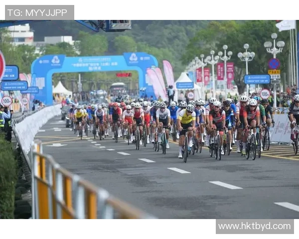 港珠澳大桥海事局保证全运会史上赛道最长的自行车公路赛事成功完赛